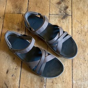 Teva Size 11 Army Green Sandals